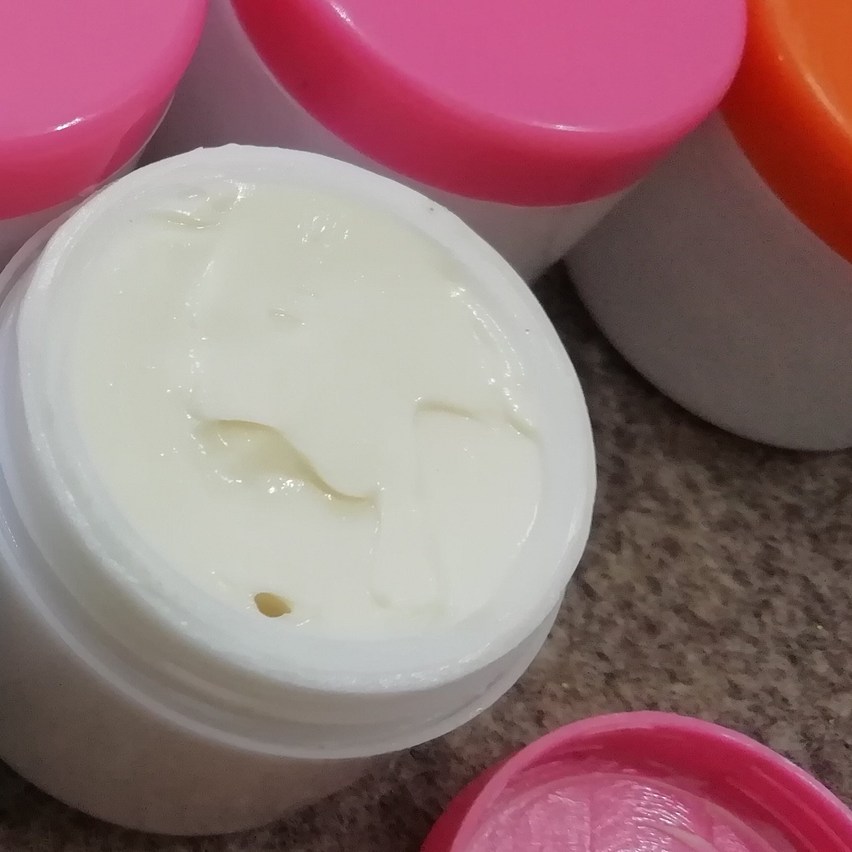 کرم سفید کننده روشن کننده وضدلک.وی ای پی عمده تعداد بالا