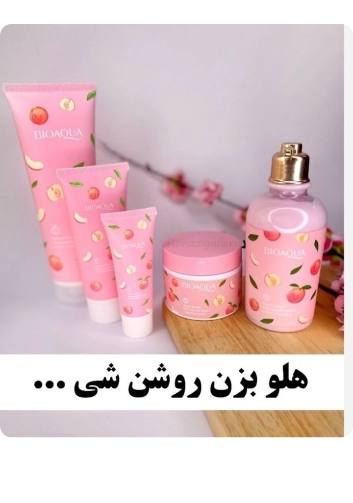 پک مراقبتی هلو شامل نمک بدن، فوم شستشو، کرم مرطوب کننده و اسکراب