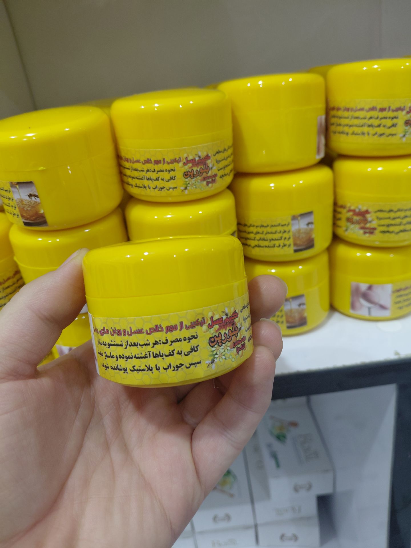 کرم ترک پا بلورین با موم زنبور عسل